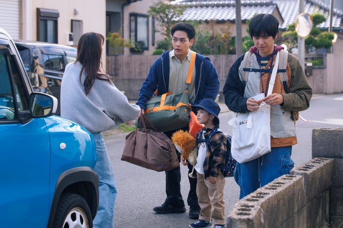 柳楽優弥、佐藤大空、坂東龍汰「ライオンの隠れ家」第7話(C)TBS