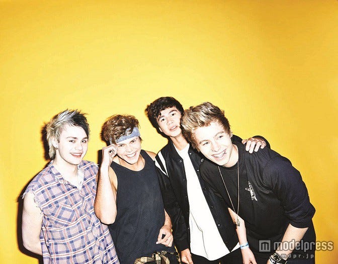 5 SECONDS OF SUMMER(左から)マイケル、アシュトン、カラム、ルーク
