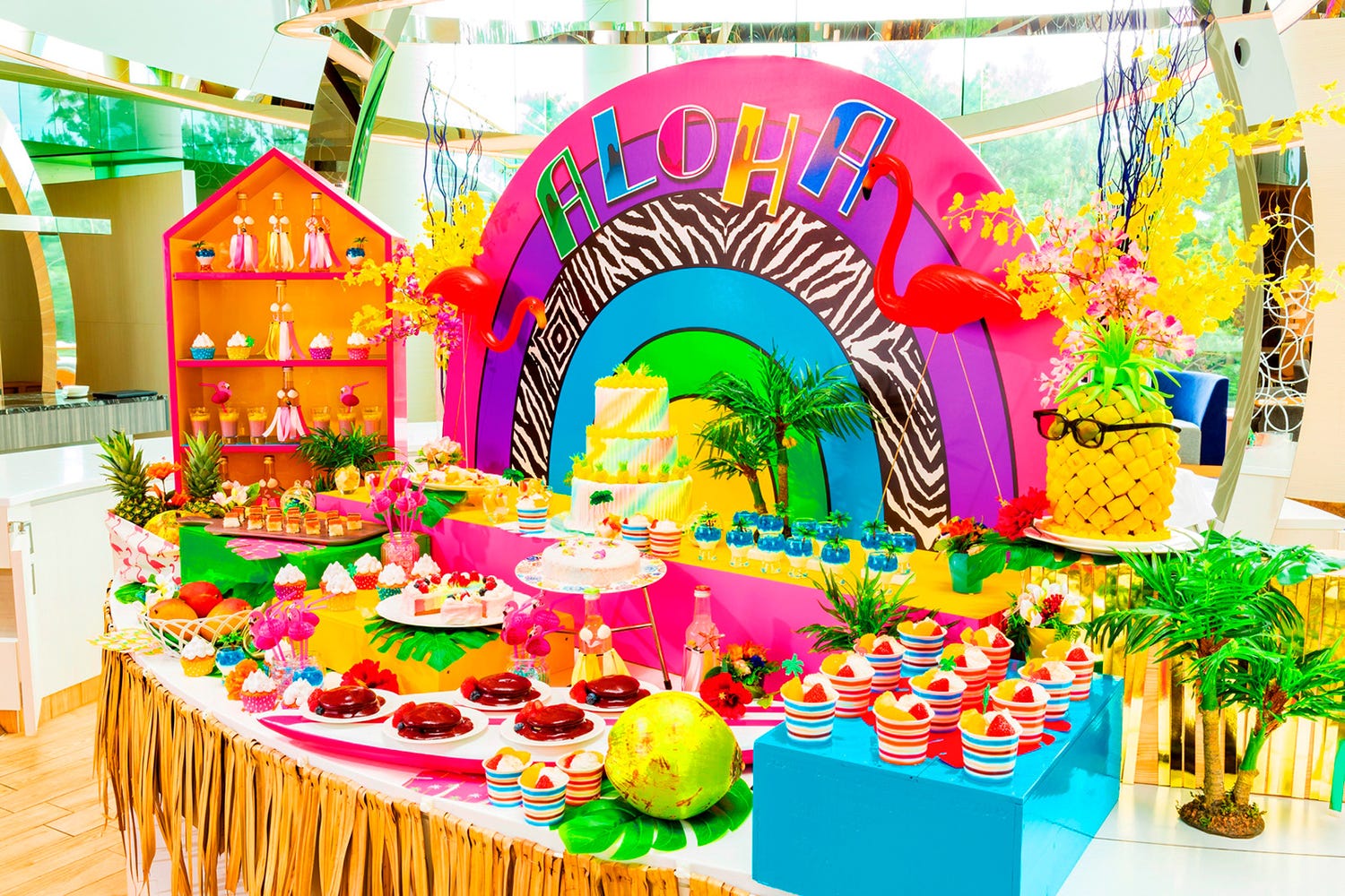 奇抜さ日本一!なデザートビュッフェ「ハワイアン・パラダイス」開催 フォトジェニックなスイーツが派手可愛い