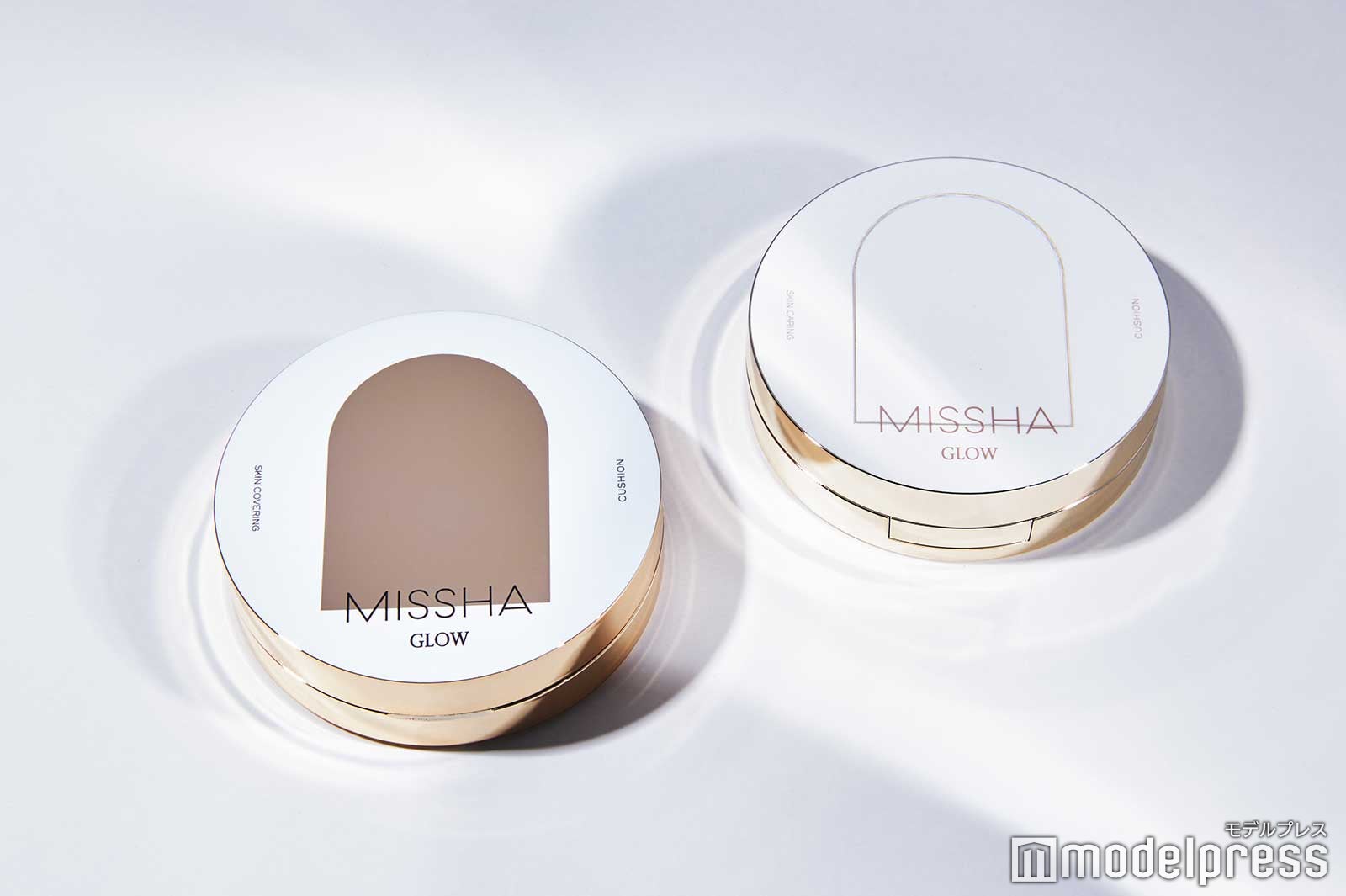 （左から）ミシャ グロウ クッション〈カバータイプ〉、ミシャ グロウ クッション ライト〈ライトタイプ〉
