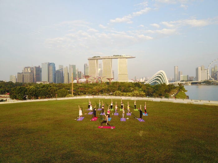 ヨガの様子(提供画像)