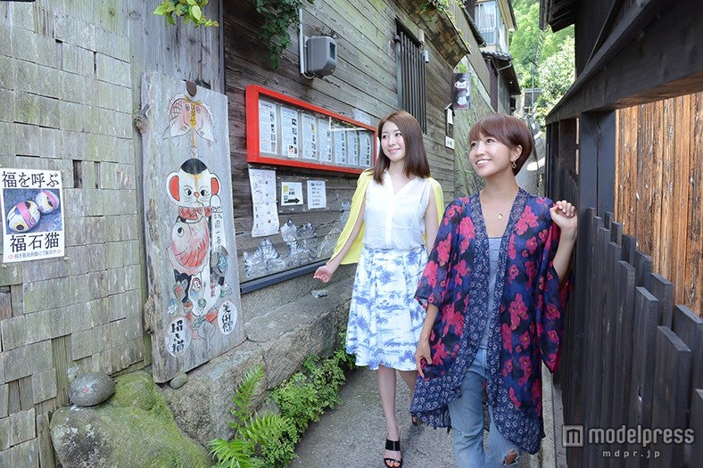 約3000体の招き猫が展示される「招き猫美術館」