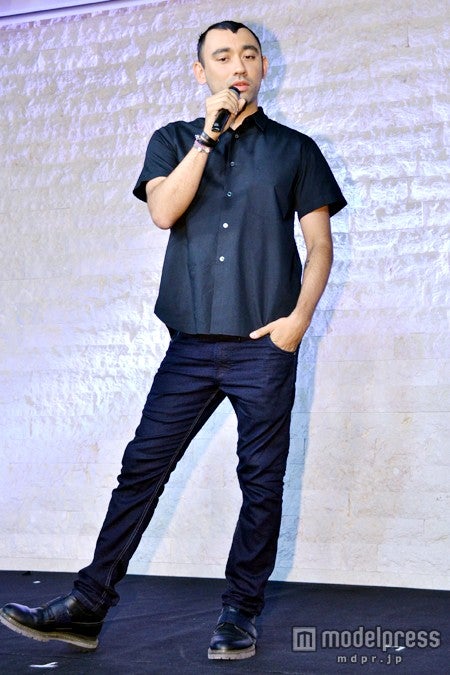 鈴木奈々の奇抜衣装をデザインしたニコラ・フォルミケッティ氏