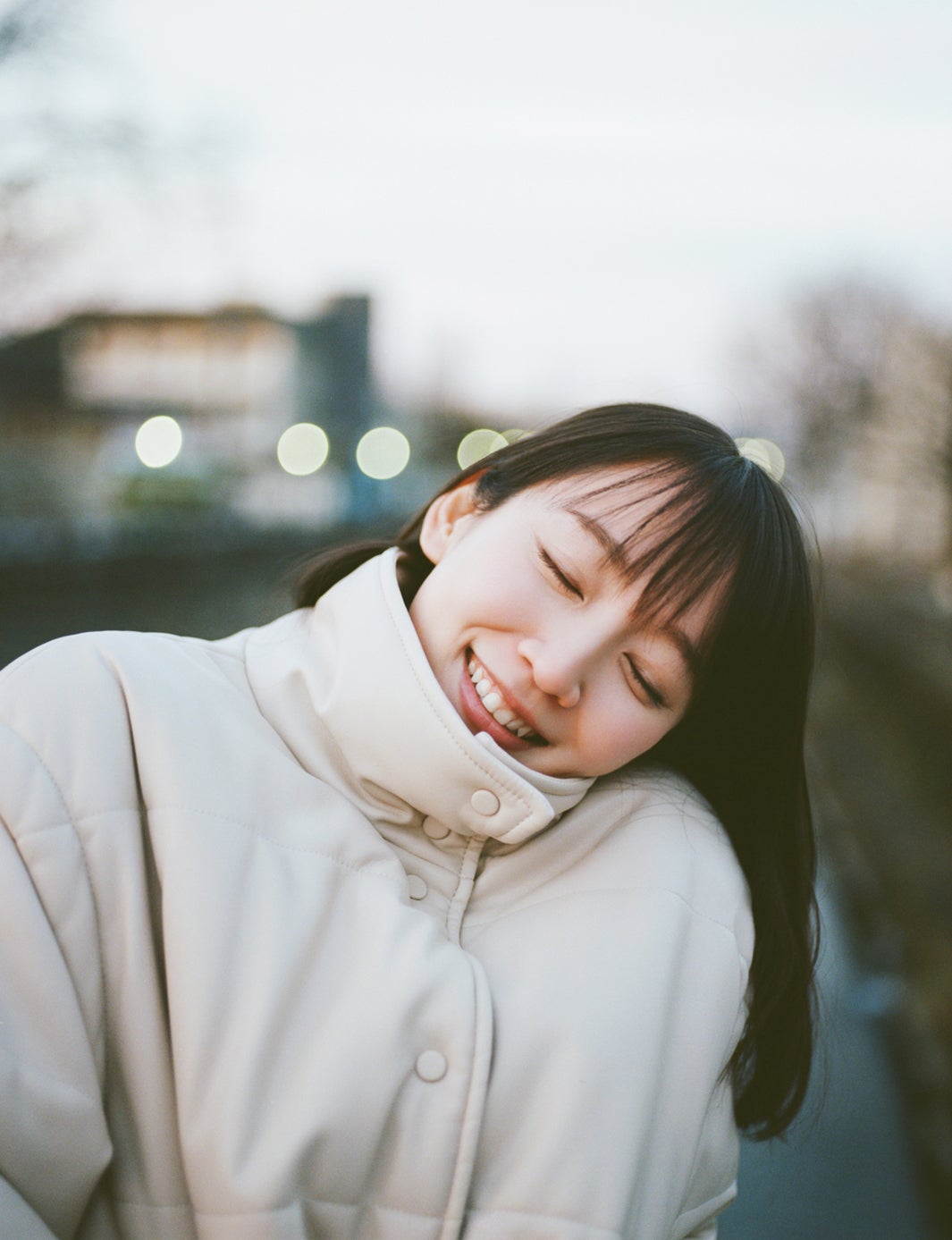 「吉岡里帆 Wアニバーサリー写真集『日日』」より（C）マガジンハウス 撮影・大辻隆広