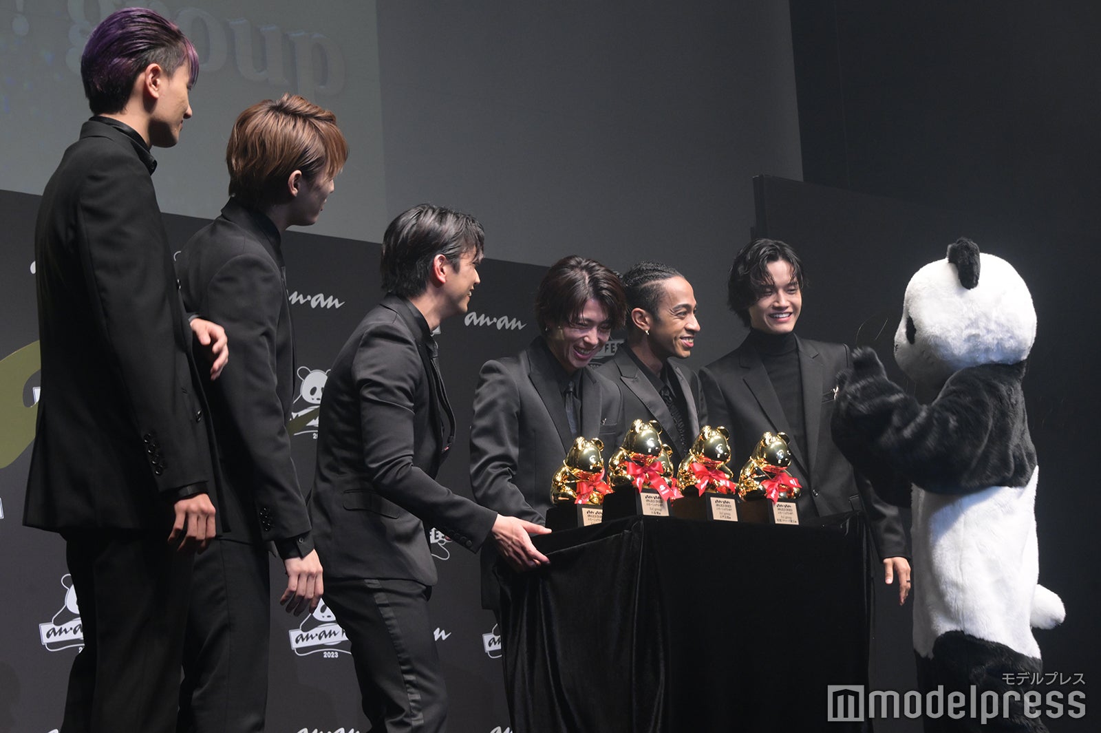 パンダをフォローするAぇ! group（C）モデルプレス