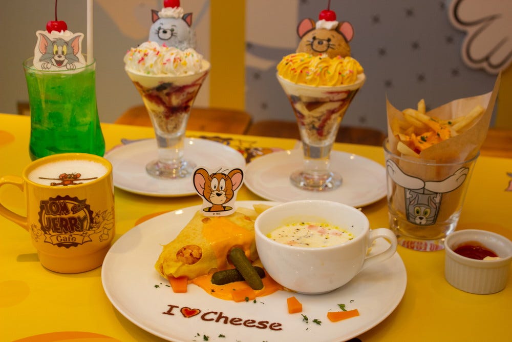 「トムとジェリー」カフェ開幕、アニメの世界に浸り食べるチーズたっぷりフード&デザート