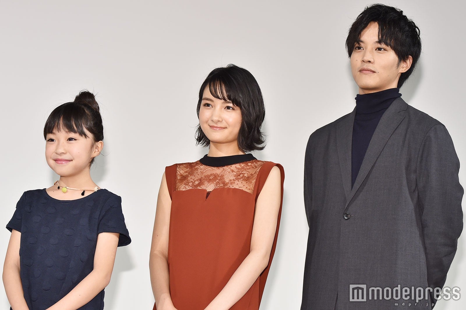 新井美羽、葵わかな、松坂桃李（C）モデルプレス