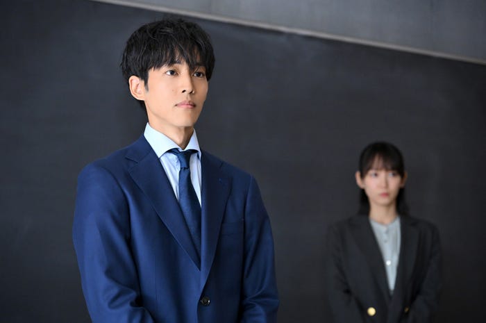 松坂桃李、吉岡里帆「御上先生」第1話(C)TBS