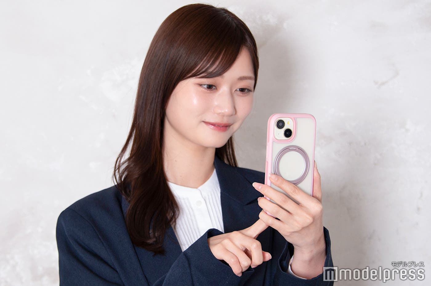 上品な色味の桜ピンク(C)モデルプレス