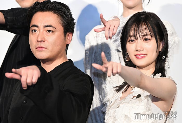 山田孝之、山下美月(C)モデルプレス