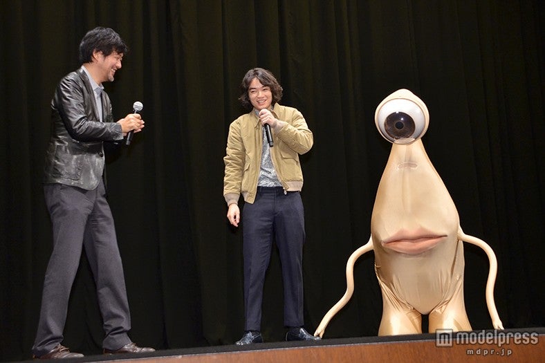 「くちびるが色っぽい」とミギーの魅力に照れ笑い