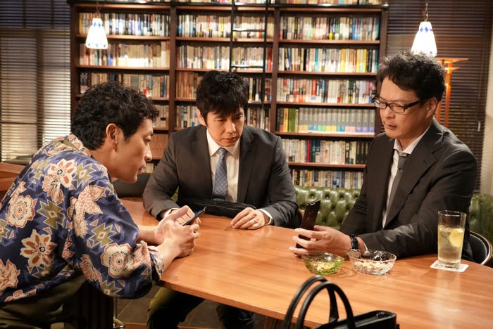 迫田孝也、西島秀俊、田中哲司「真犯人フラグ」第1話より(C)日本テレビ
