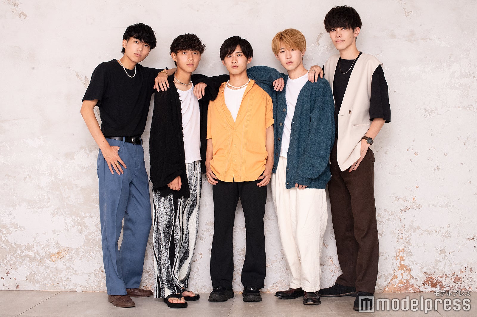 「ミスター明治学院コンテスト2021」ファイナリスト／左から香川晟さん、小林虎太郎さん、首藤浩輝さん、清水芳基さん、矢留悠誠さん（C）モデルプレス