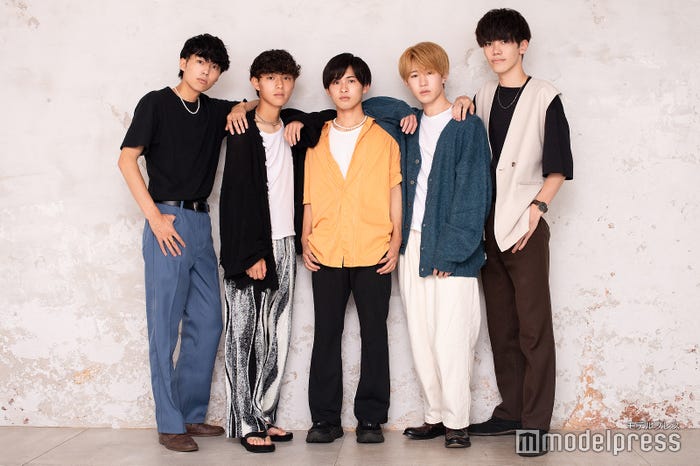 「ミスター明治学院コンテスト2021」ファイナリスト/左から香川晟さん、小林虎太郎さん、首藤浩輝さん、清水芳基さん、矢留悠誠さん(C)モデルプレス