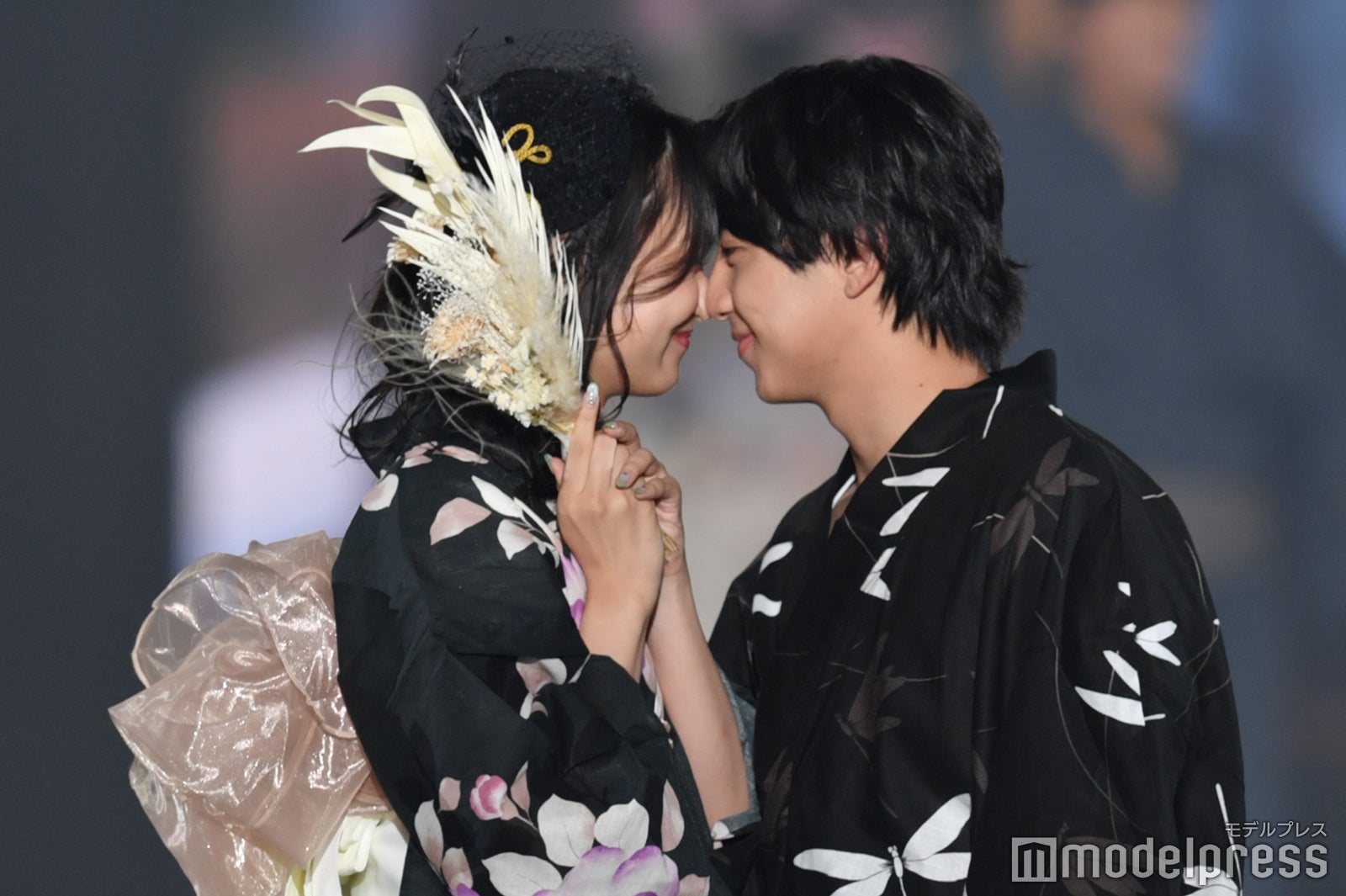 「今日好き」れんゆなカップル、手繋ぎ＆鼻くっつけ…密着ランウェイに会場悶絶＜関西コレクション2022A／W＞