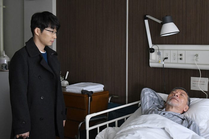 星野源、塩見三省/「コウノドリ」第9話より(画像提供:TBS)