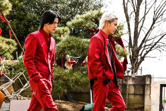 中本悠太、三山凌輝(C)2022「HiGH&LOW THE WORST X」製作委員会(C)高橋ヒロシ(秋田書店)HI-AX