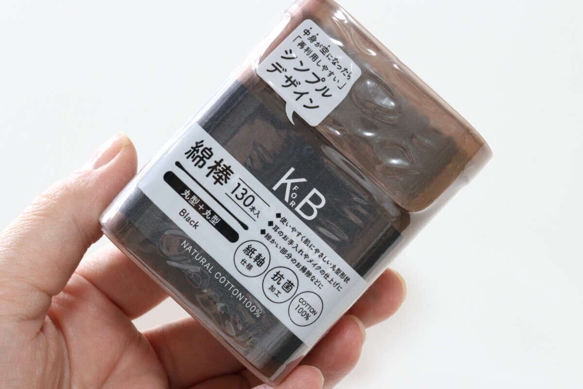 セリアの綿棒（130本入）黒のビジュアル