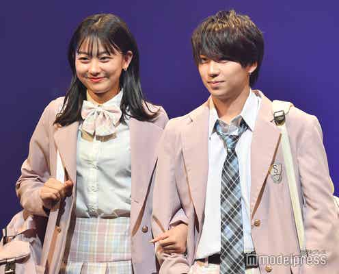 「今日好き」れんゆなカップル、ピンク制服コーデ披露 頭ポンポン&腕組みで甘さ全開<FASHION LEADERS 2022>
