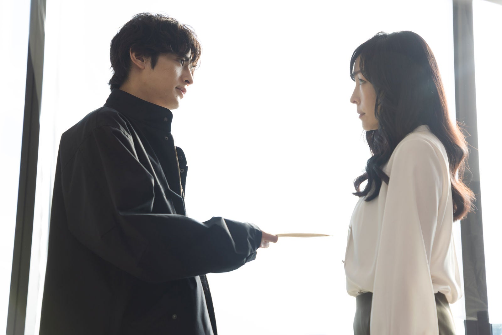 塩野瑛久、麻生久美子（C）テレビ朝日・SLL