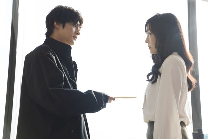 塩野瑛久、麻生久美子(C)テレビ朝日・SLL