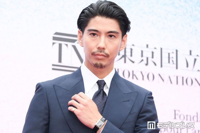 賀来賢人、家族は「チームみたいなもの」絆築く上で大事にしていること【カルティエと日本 半世紀のあゆみ「結 MUSUBI」展 ― 美と芸術をめぐる対話】