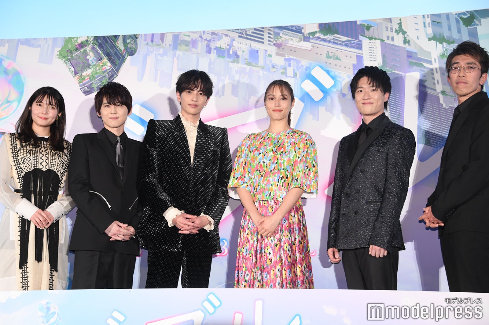 （左から）千本木彩花、梶裕貴、志尊淳、広瀬アリス、畠中祐、荒木哲郎監督（C）モデルプレス