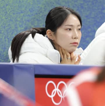 「美しさに圧倒される」カーリング激闘日韓戦で話題の透明感美人選手、コーチ席で圧巻存在感 リザーブ起用に「出てないのか」の声も