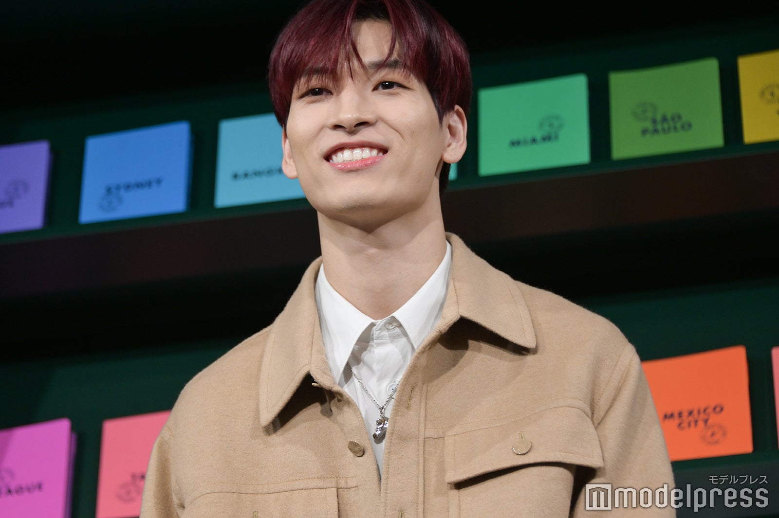 笑みを浮かべる金城碧海（C）モデルプレス