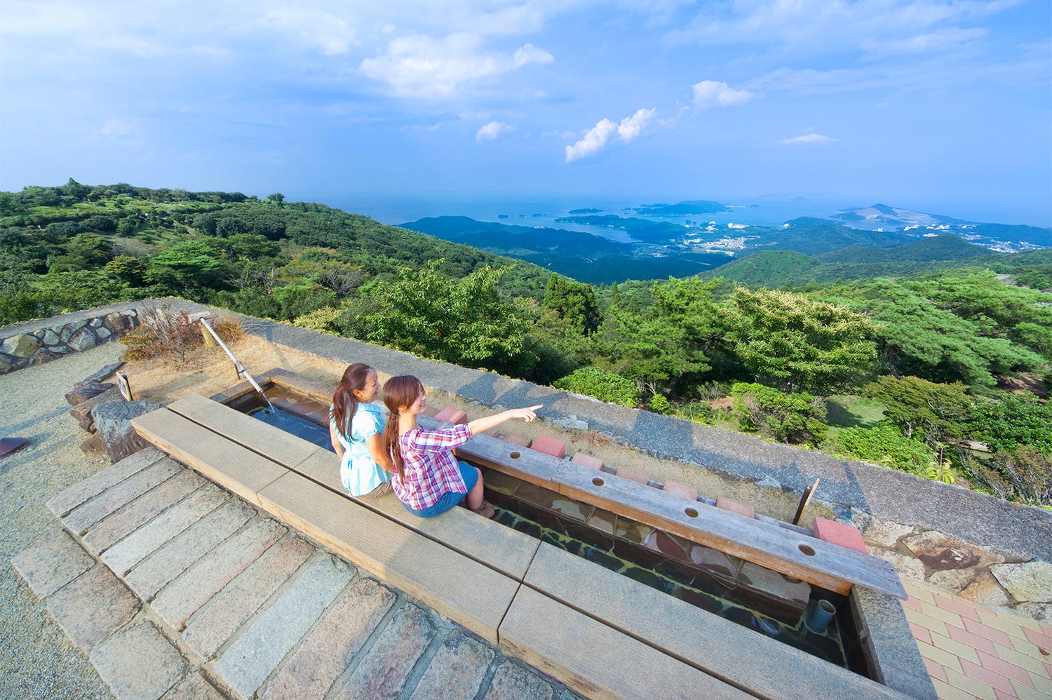 天空の絶景足湯!「伊勢志摩スカイライン」展望台は夜景も楽しめる絶好のドライブスポット