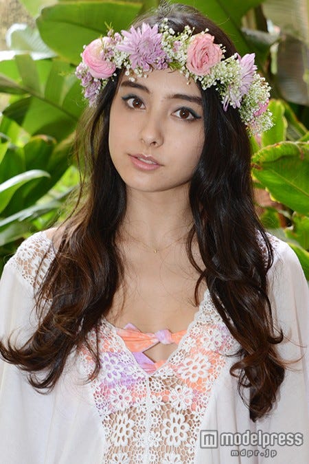 石田ニコル