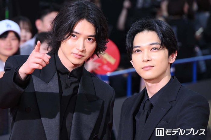 山崎賢人・吉沢亮・新木優子ら「キングダム」キャスト12人、歌舞伎町に豪華集結【「キングダム 大将軍の帰還」ワールドプレミアレッドカーペットイベント】