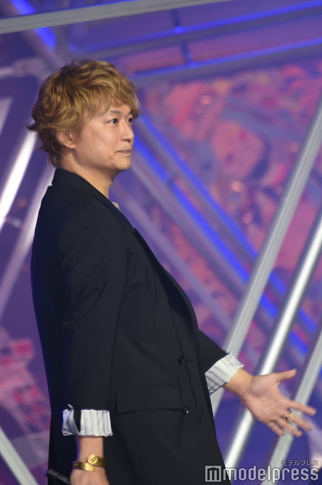 てくてく歩く香取慎吾その1 （C）モデルプレス