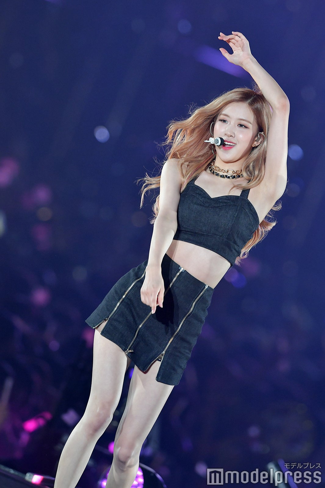 BLACKPINKロゼ、美ウエスト輝くタンクトップ姿「スタイル抜群」「憧れ