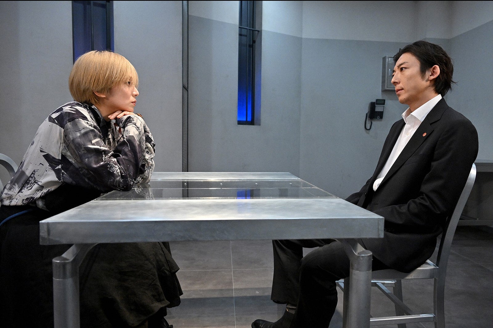 ＜インビジブル 第1話＞刑事・志村（高橋一生）、犯罪コーディネーター・キリコ（柴咲コウ）と異色のバディに