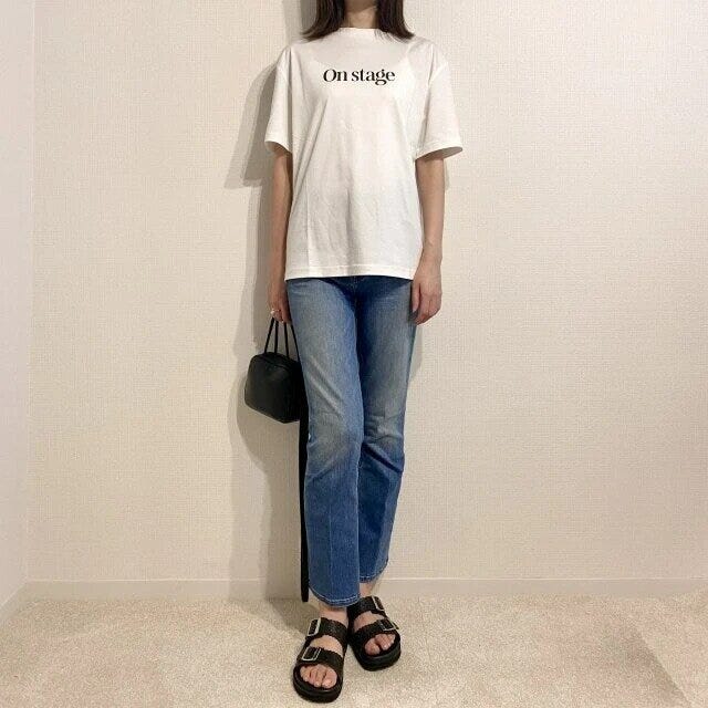 大人女性白ロゴTのNGコーデ