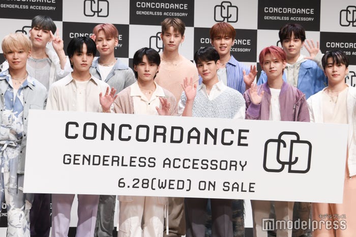 ジェンダーレスアクセサリー「CONCORDANCE」新CM発表会に登壇した(後列)金城碧海、川尻蓮、川尻蓮、佐藤景瑚、河野純喜、鶴房汐恩(前列)與那城奨、大平祥生、川西拓実、豆原一成、白岩瑠姫、木全翔也(C)モデルプレス