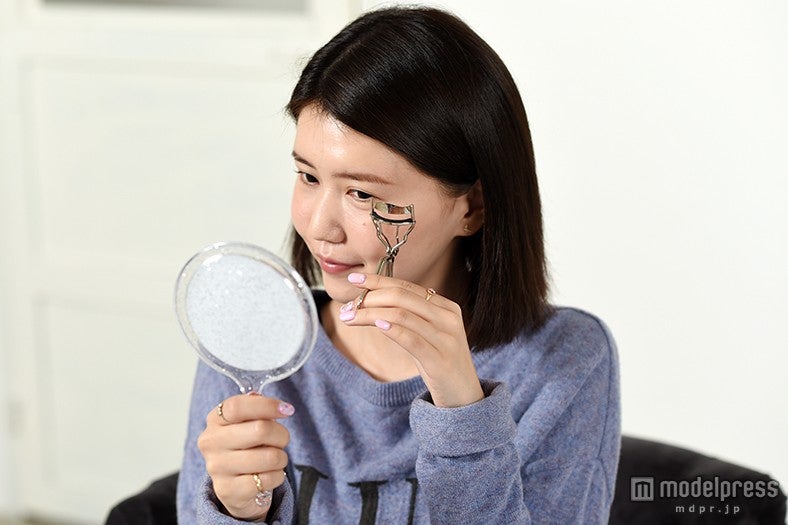 ぱっちりまつ毛でよりリリー風に／モデル：河西里音