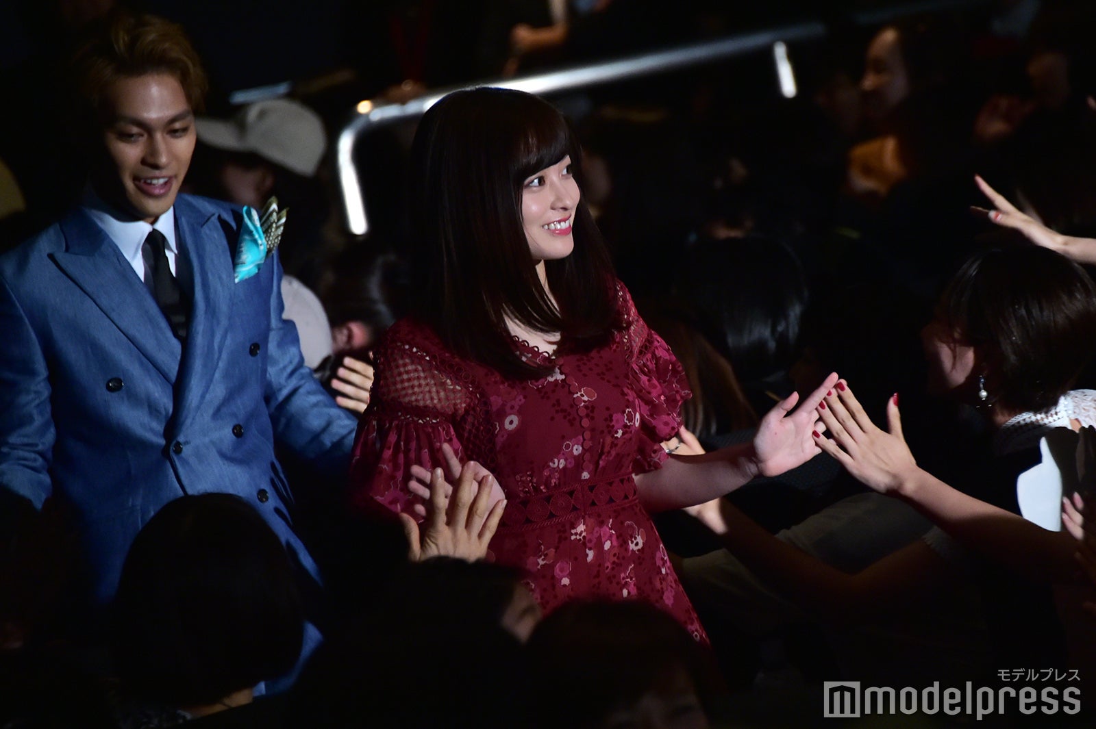 橋本環奈、柳楽優弥 （C）モデルプレス