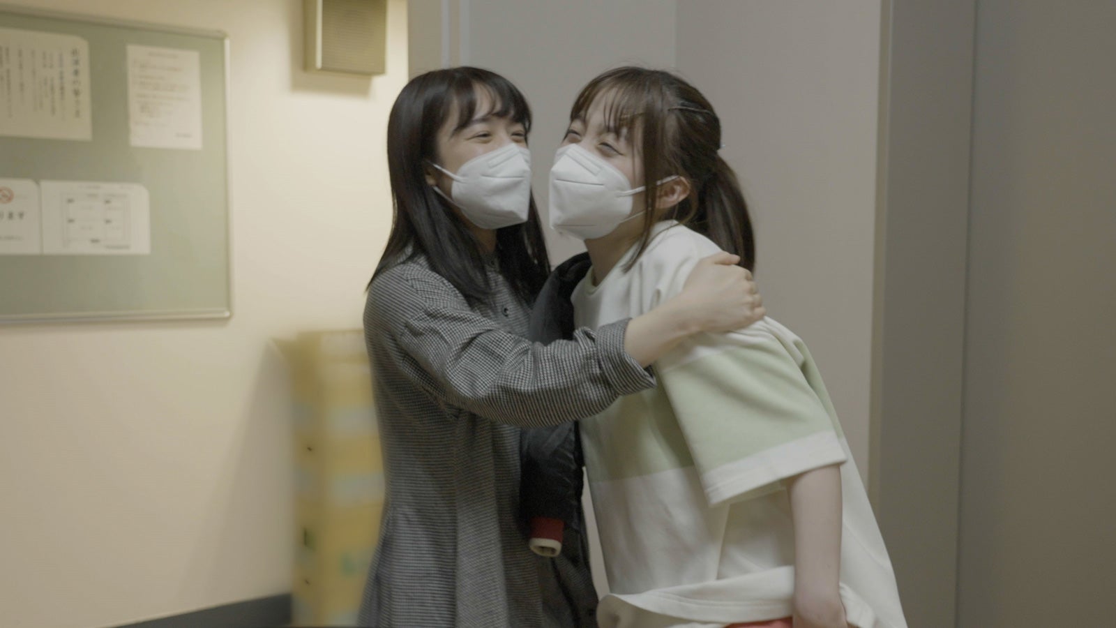 上白石萌音、橋本環奈（C）NHK