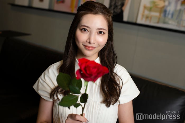 2代目バチェロレッテとして17名の男性と対峙した尾崎美紀(C)モデルプレス