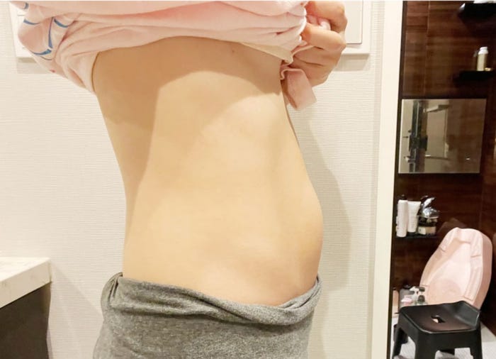 産後2週間のお腹の写真/桃公式ブログより