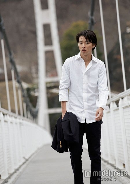 山崎賢人写真集「現在地」ワニブックス刊（撮影：山崎伸康）