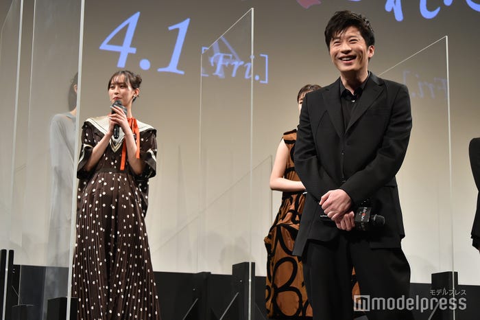 南沙良とのやりとりで笑う田中圭(C)モデルプレス