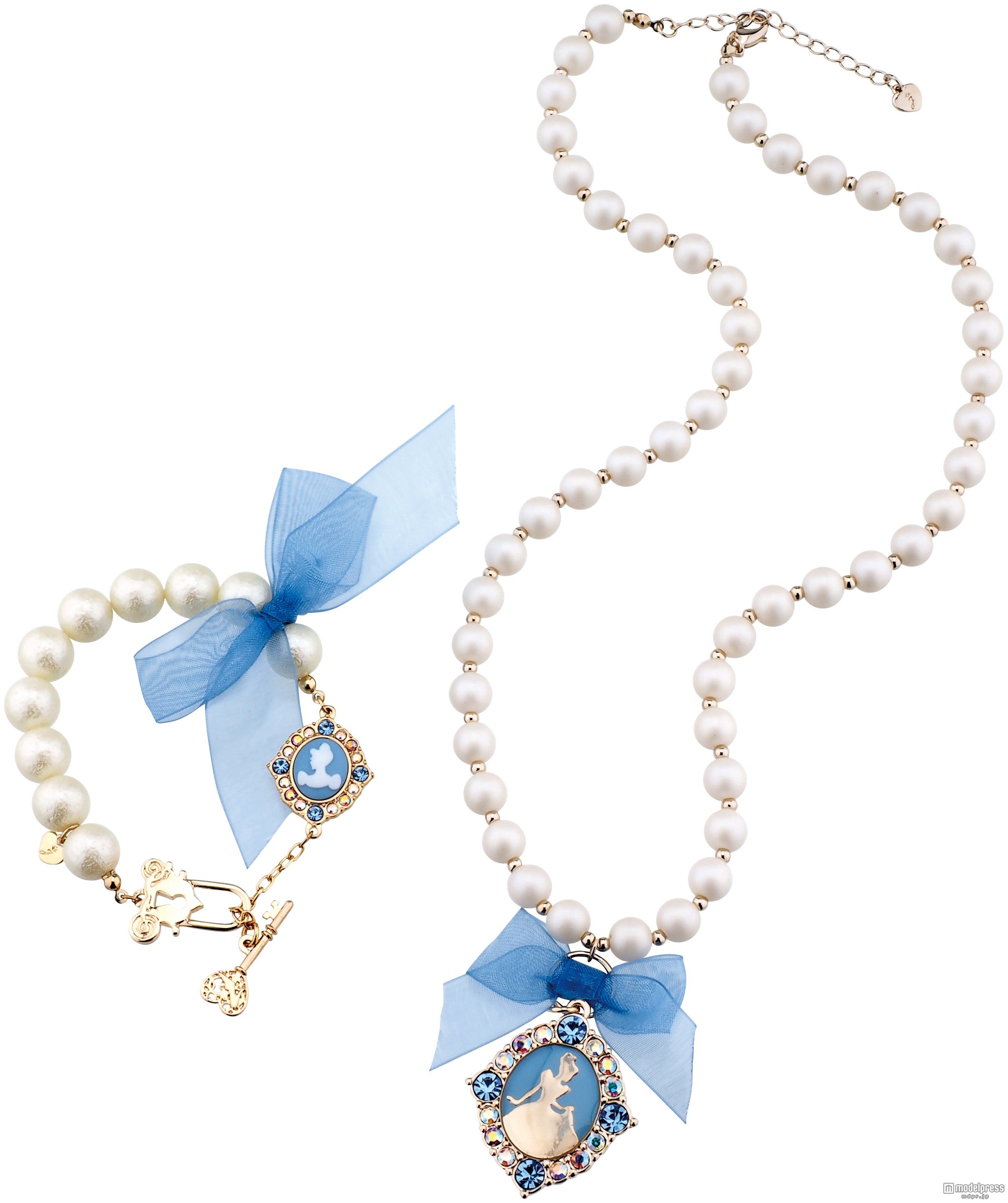 パールブレスレット 3000円／パールネックレス 3500円（C）Disney
