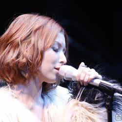 「MTV Unplugged」に出演したBENI