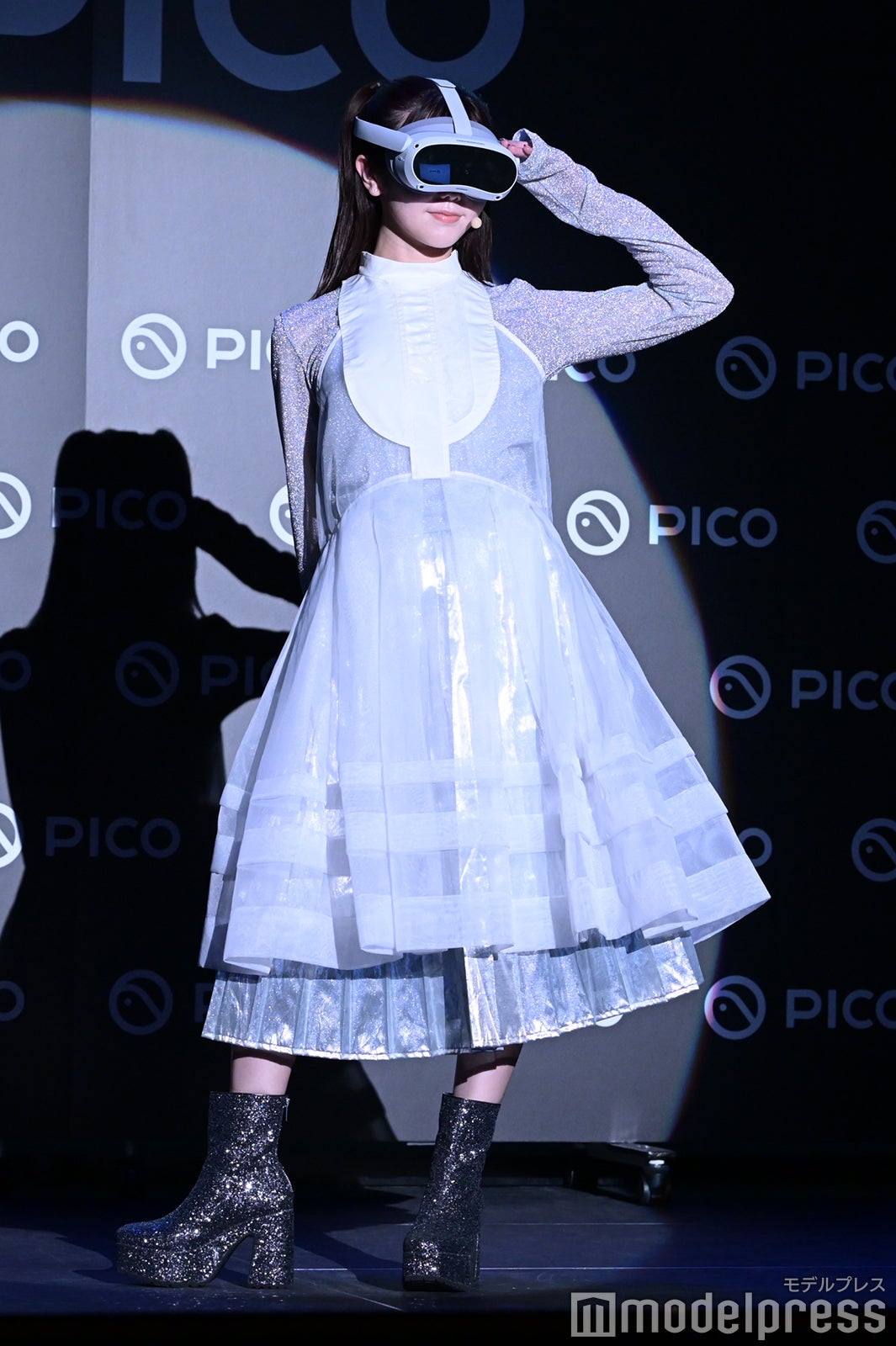 ウォーキングを披露する峯岸みなみ （C）モデルプレス