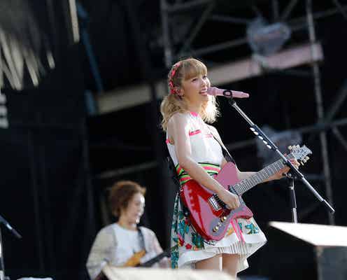 Dream Ami、ギターで「Follow Me」新曲も披露<a-nation 2018>