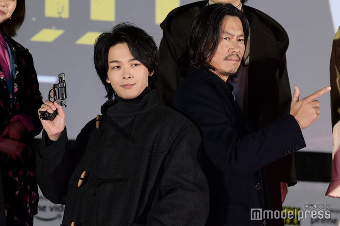 中村倫也、豊川悦司(C)モデルプレス