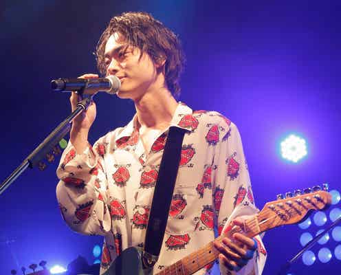 菅田将暉、初ソロライブで熱唱 独特の世界感で魅せる
